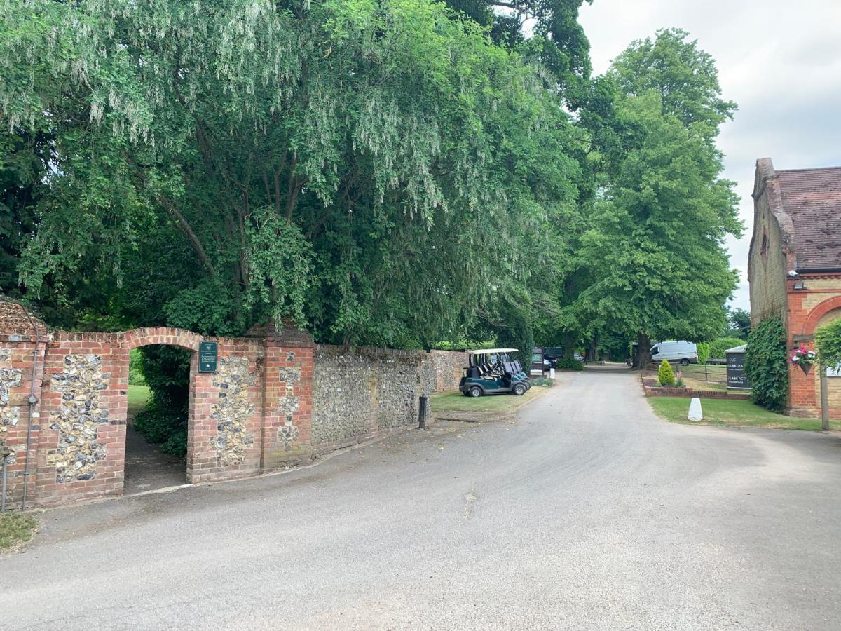 Badgemore Park Henley-on-Thames Bagian luar foto